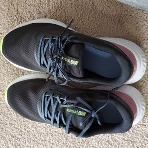 Nike sneakers size 7 worn once black